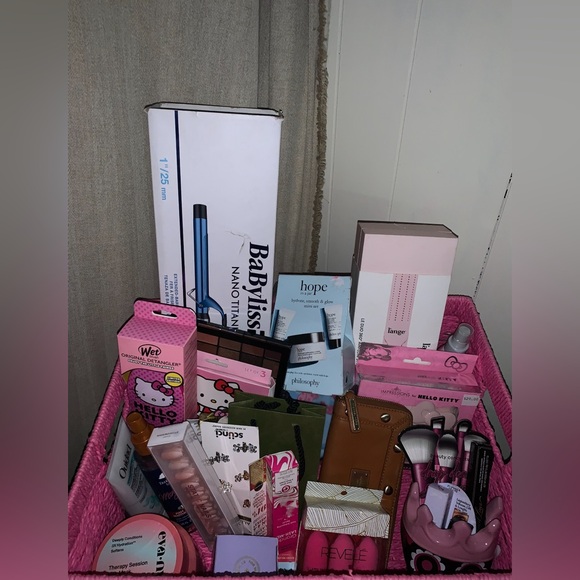 Breast Cancer Fund Raiser Raffle for @bellabugs41 - Picture 3 of 16